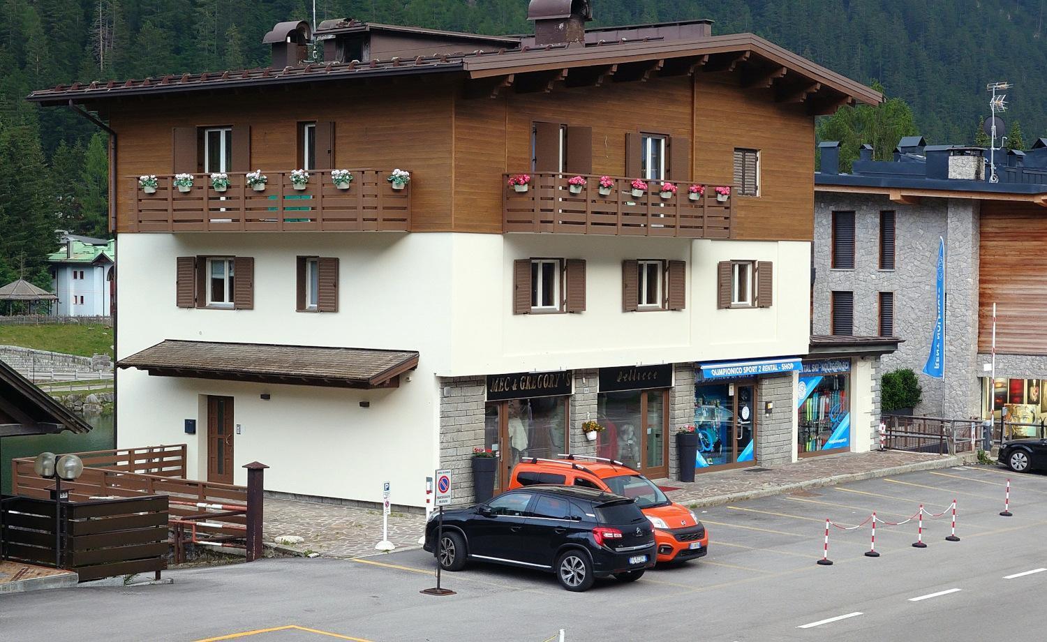 Bilocale Centro Paese Con Posto Auto Apartment Madonna di Campiglio Exterior photo